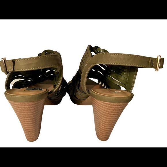 City Classified Army Green Laser Cut Gladiator Peep Toes Buckle Up Sandals Sz 7 - Picture 4 of 7